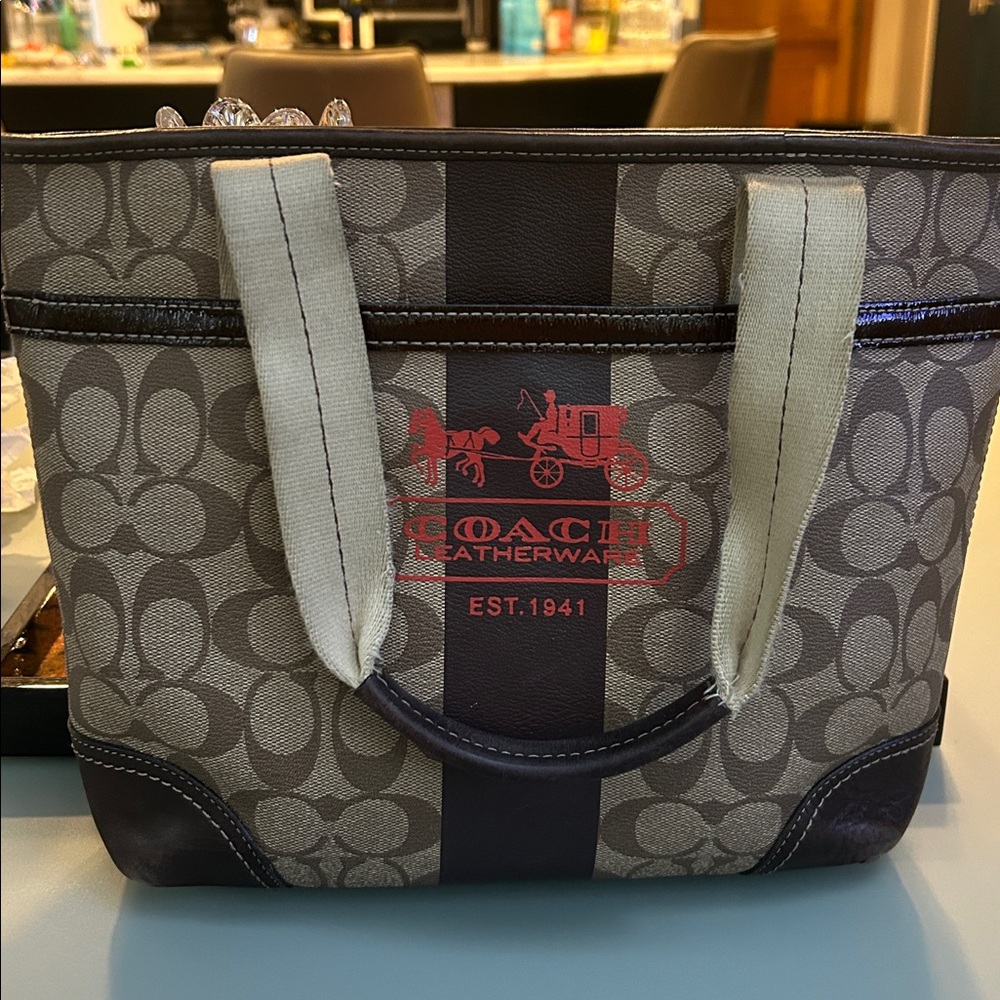 Beautiful VINTAGE COACH Coach 🤎❤️Brown and Red Signature Tote